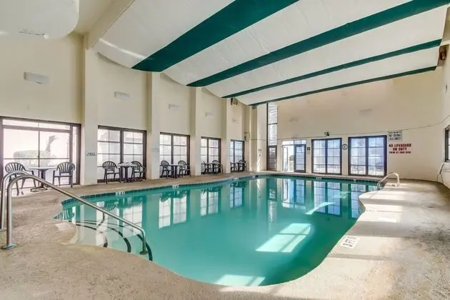 Beach-front Condo with Private Balcony - Havuz