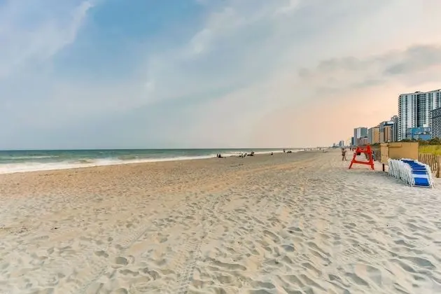 Beach-front Condo with Private Balcony - Plaj