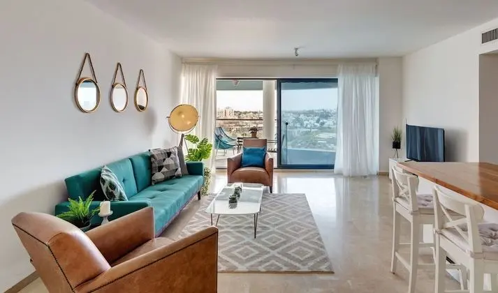 Beach Front Stylish Hugh 2DBR