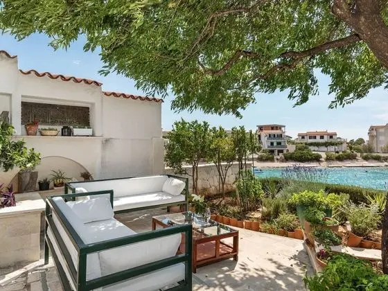 Beach Front Vacation Home, Private Beach, Boat Rental