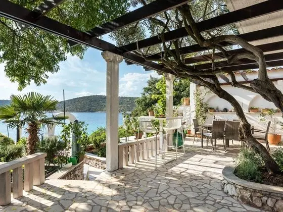 Beach Front Vacation Home, Private Beach, Boat Rental - Yerinde Yemek