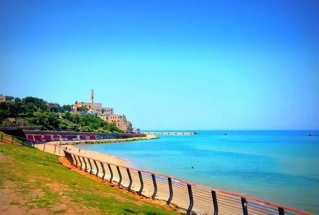 Beach Home in Tel Aviv near Water