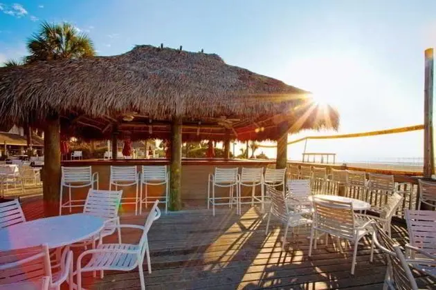 Beach House Holiday Inn Resort - Plaj