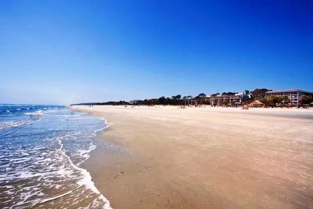 Beach House Holiday Inn Resort - Plaj