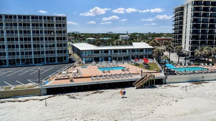 Beach House Inn - Plaj