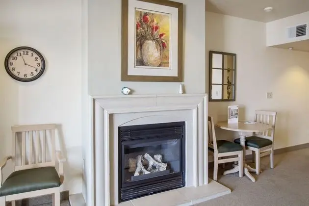 Beach House Inn & Suites