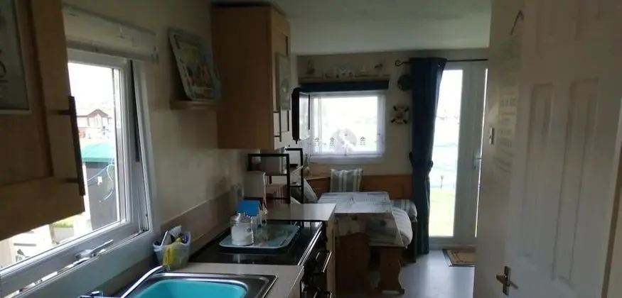 The Beach Hut Home From Home in Leysdown on Sea - Mutfak
