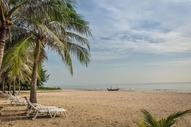 The Beach Palace 2BR Luxury Beachfront - Plaj