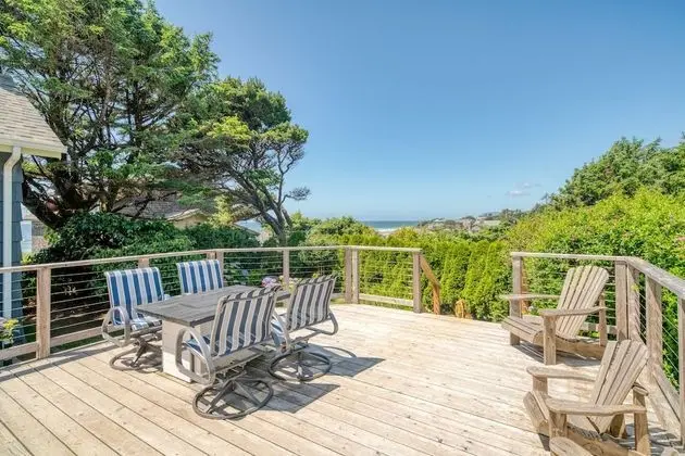 Beach Pines Bungalow by Avantstay Classic Cottage Steps to the Beach w/ Private Yard