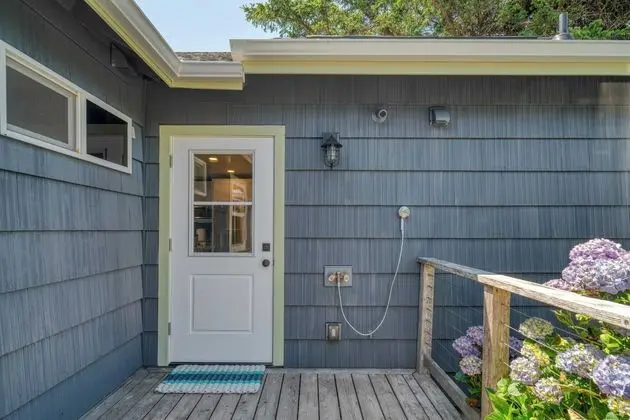Beach Pines Bungalow by Avantstay Classic Cottage Steps to the Beach w/ Private Yard - İç Mekan