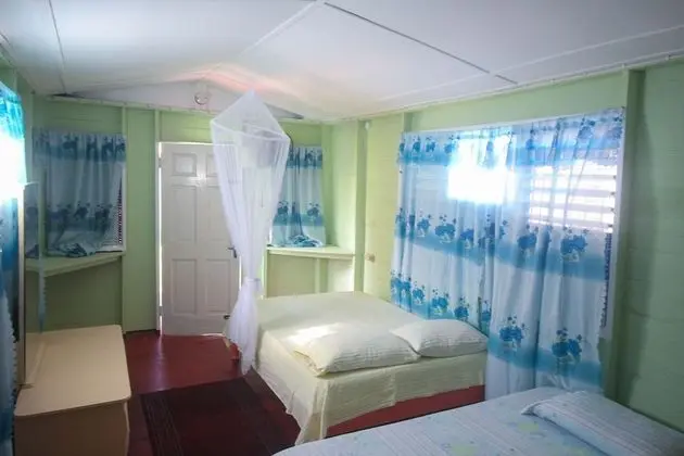 Beach Road Cottages at Jah Bs - Yerinde Yemek