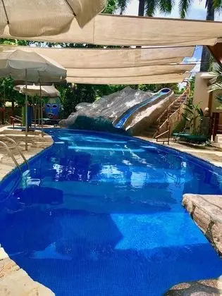 Beach Vacation Home, Private Tango Mar Resort area for 15 guests - Havuz