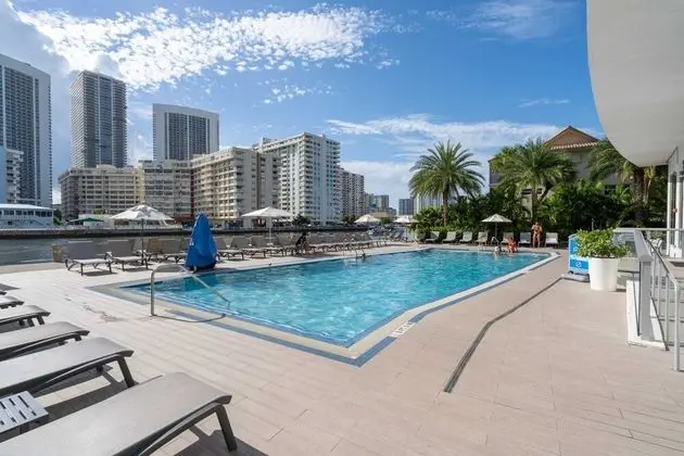 Beach Walk Resort Lux Apts by SV Rentals - Havuz
