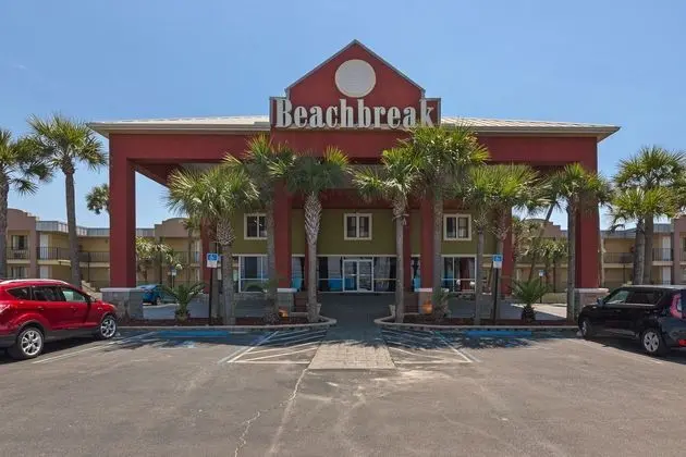 Beachbreak by the Sea