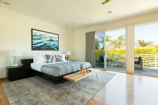 Beachcomber by Avantstay Elegant Modern Estate w/ Pool, Hot Tub & Outdoor Dining! - Oda