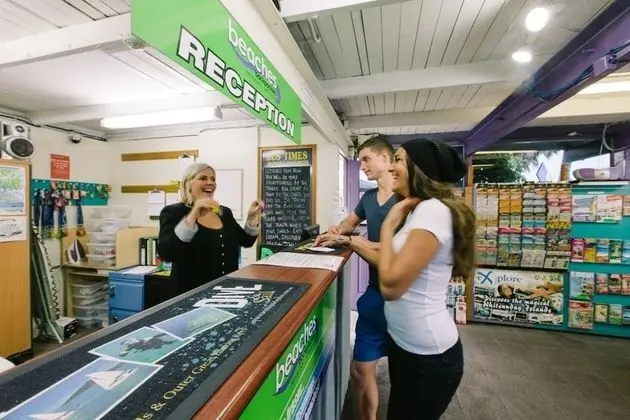 Beaches Backpackers Airlie Beach - Hostel - Lobi