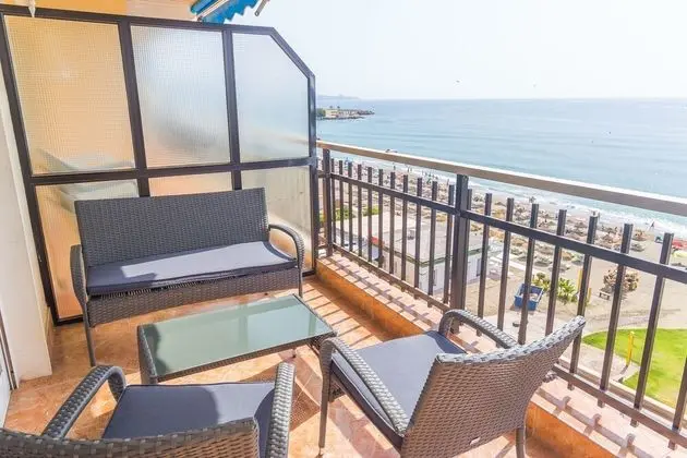 Beachfront 4BR Big groups or 2 families