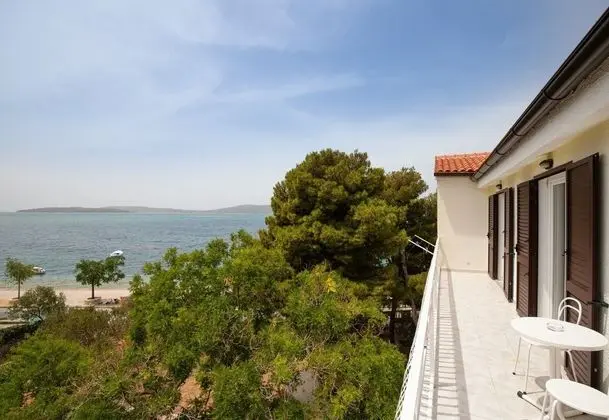 Beachfront Apartment Gaj 8