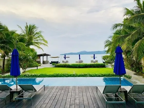 Beachfront Apartment - Walk in the Sand