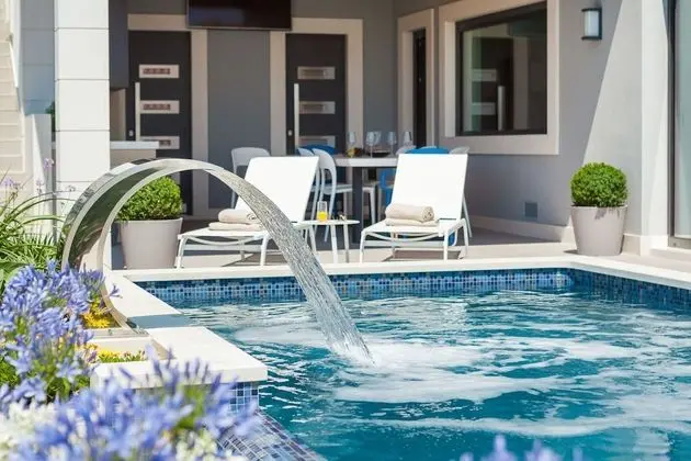 Beachfront Villa Azzurro With Pool - Havuz