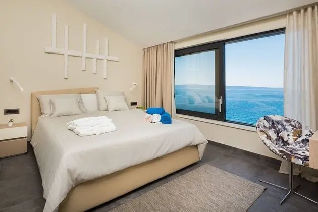 Beachfront Villa Azzurro With Pool - Oda