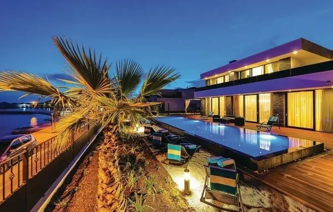 Beachfront Villa Baronessa with Pool - Dış Mekan