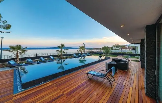 Beachfront Villa Baronessa with Pool - Havuz