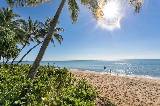 Beachfront Bliss 3-bedroom Apartment with Sea View 4 - Plaj