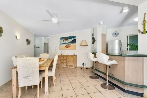 Beachfront Bliss 3-bedroom Apartment with Sea View 4 - Yerinde Yemek