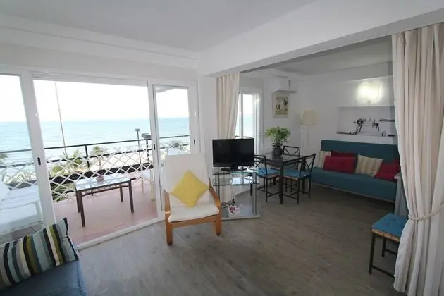 Beachfront Bliss in Fuengirola - Oda Düzeni