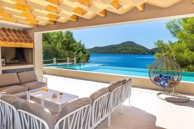 Beachfront Villa Brulupes
