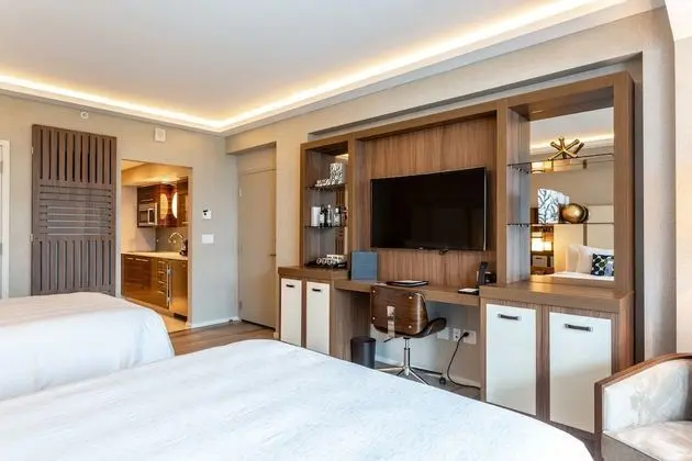 Beachfront Condo With Large Balcony - Oda