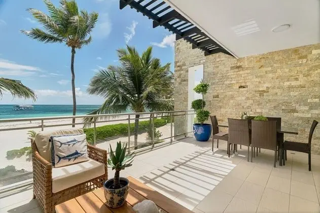 Beachfront Condo w Sea View A-202 Costa Atlantica