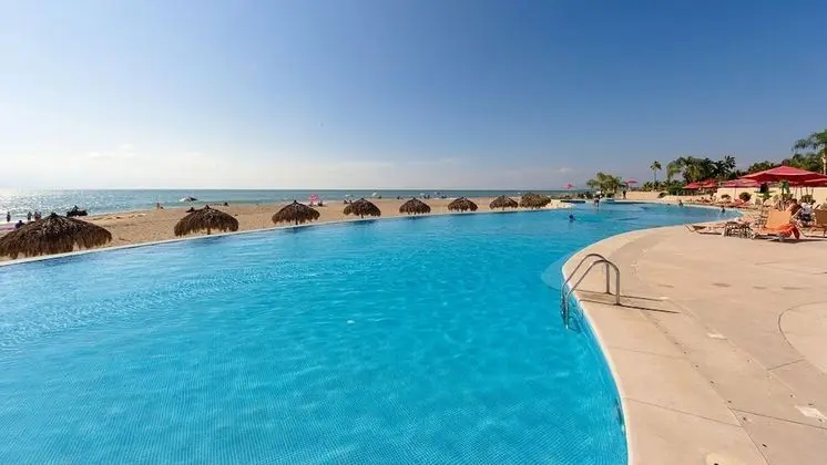 Beachfront Condo in Hotel Zone - Havuz