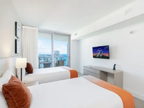 Beachfront Condos at HR by Cielo Stays - Misafir Tesisleri ve Hizmetleri