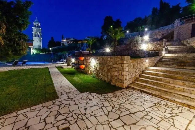 Beachfront Villa Gabriela with Pool - Dış Mekan