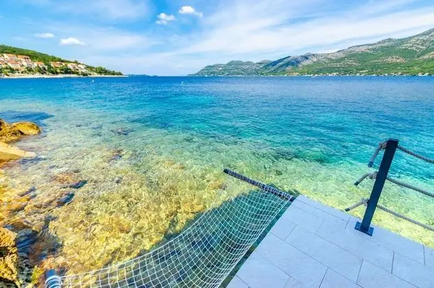 Beachfront Villa Gabriela with Pool - Plaj