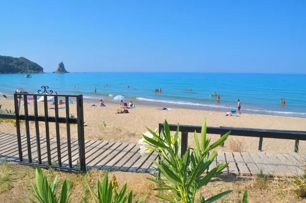 Beachfront Holiday Houses Yannis on Agios Gordios Beach - Plaj