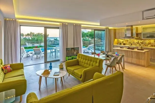 Beachfront Luxurious Villa With Private Pool 30m to Shops Restaurants - Oda