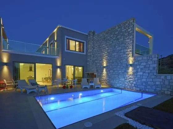 Beachfront Luxury Villa in Plakias With Private Pool, BBQ & 30m to Restaurants