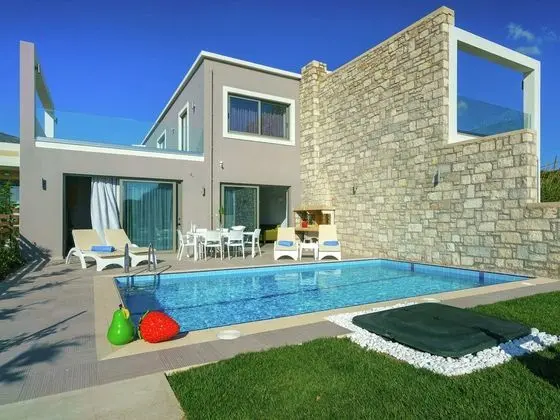 Beachfront Luxury Villa in Plakias With Private Pool, BBQ & 30m to Restaurants - Havuz
