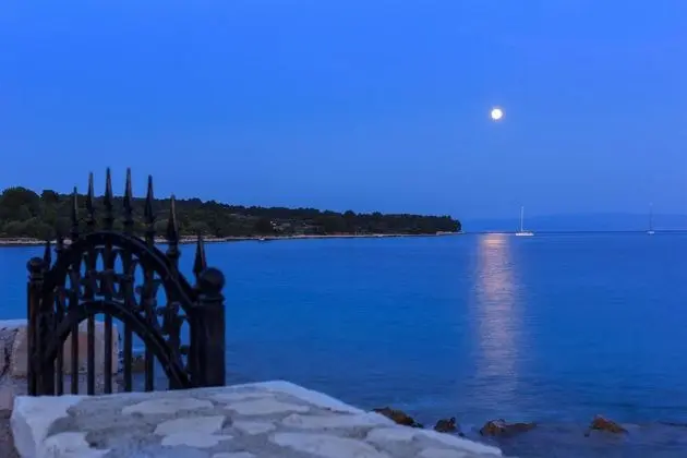 Beachfront Luxury Villa w. Pool & Large Garden - Genel
