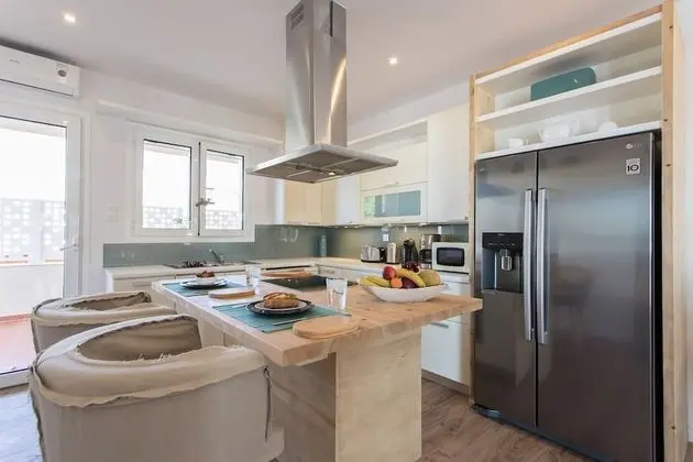 Beachfront Modern Property With 2 Outdoor hot Tubs Only 300m From Restaurants Shops - Oda