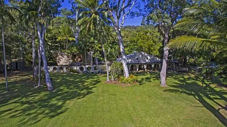 Beachfront Paradise Araluen Resort Close to Cairns - 1
