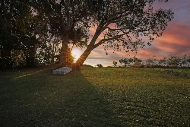 Beachfront Paradise Araluen Resort Close to Cairns - Plaj