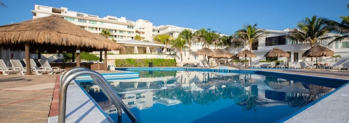 Beachfront Penthouses at Brisas by The Spot - Havuz