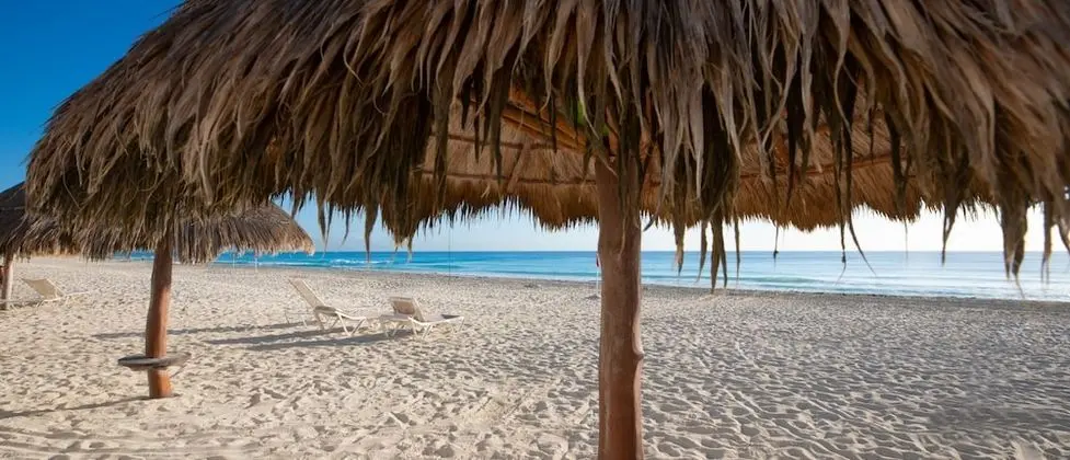 Beachfront Penthouses at Brisas by The Spot - Plaj