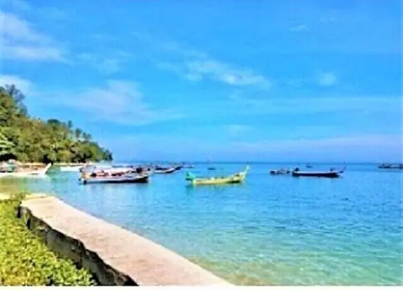 Beachfront Phuket Seaview Suites - Plaj