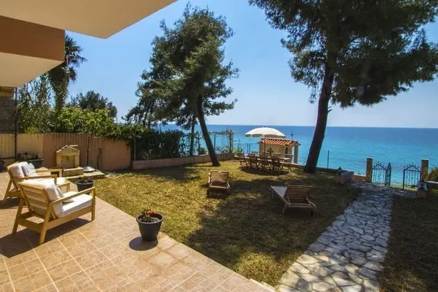 Beachfront Villa Posidi
