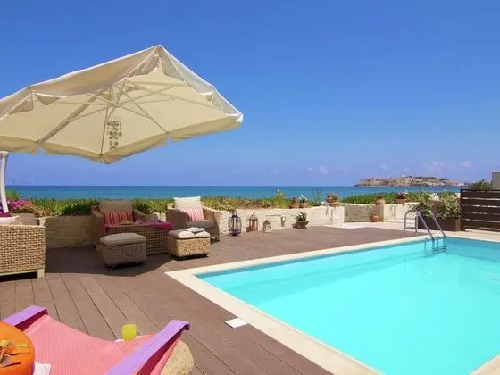 Beachfront Villa in Rethymno With a Private Pool and Garden - Havuz